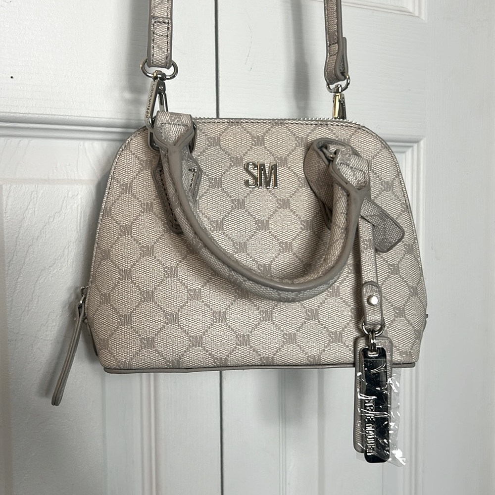 STEVE MADDEN Elegant Handbag with long shoulder strap. Super cute. NWOT
